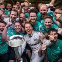 Mercedes alcanzó un número redondo en China: 100 podios