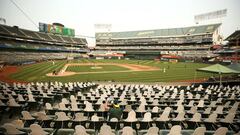 MLB concedi&oacute; permiso a los A&#039;s buscar nuevas sedes si las autoridades de Oakland no aprueban la construcci&oacute;n de un nuevo estadio en la ciudad.