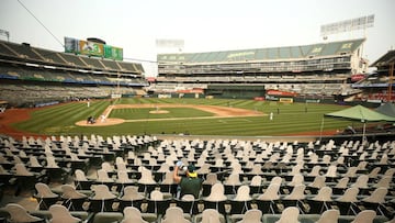 MLB concedi&oacute; permiso a los A&#039;s buscar nuevas sedes si las autoridades de Oakland no aprueban la construcci&oacute;n de un nuevo estadio en la ciudad.