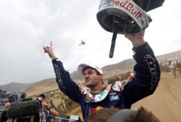 El español Marc Coma celebra su triunfo, tras finalizar la última etapa del Rally Dakar 2014 en la localidad de Illapel, a 150 kilómetros de Valparaíso (Chile).