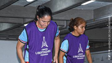Diana Ospina durante el calentamiento antes de un partido de América de Cali en Copa Libertadores Femenina.