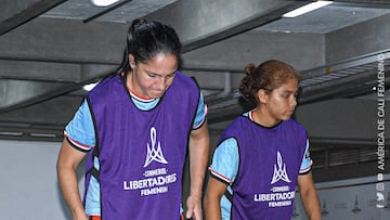 Diana Ospina durante el calentamiento antes de un partido de América de Cali en Copa Libertadores Femenina.