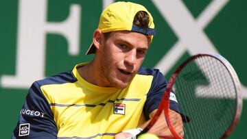 Argentina&#039;s Diego Schwartzman hits a return to France&#039;s Richard Gasquet during their men&#039;s single tennis match at the Monte-Carlo ATP Masters Series tournament on April 18, 2018 in Monaco.  / AFP PHOTO / YANN COATSALIOU