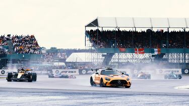 Oscar Piastri tras el safety car durante el Gran Premio de Gran Bretaña de Fórmula 1 disputado en el circuito de Silverstone.
