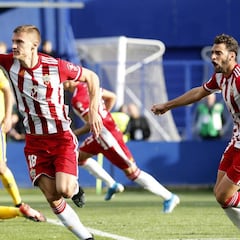 Almería y Chaves oficializan el traspaso de Maras