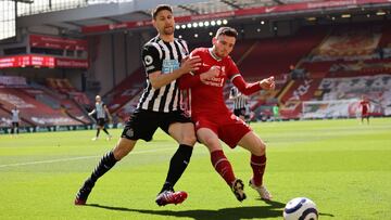 Soccer Football - Premier League - Liverpool v Newcastle United - Anfield, Liverpool, Britain - April 24, 2021 Liverpool&#039;s Andrew Robertson in action with Newcastle United&#039;s Federico Fernandez Pool via REUTERS/David Klein EDITORIAL USE ONLY. No 