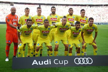Once inicial del Nápoles. 