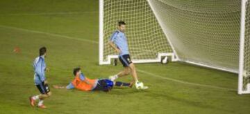 Susto de Villa durante la segunda jornada de entrenamiento