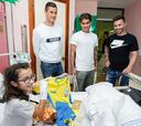 Reparto de sonrisas en el Hospital Materno Infantil