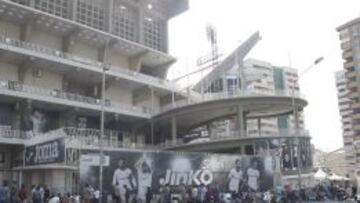 El pasado jueves se registraron colas para comprar los packs para viajar a Sevilla.