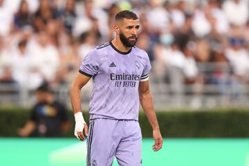 Sigue demostrando la calidad que tiene para el Real Madrid. No estuvo presente en el Clásico y eso el equipo lo notó. Contra el Club América demostró que, a día de hoy, es el mejor delantero del mundo. Marco un auténtico golazo con un disparo ajustado al palo inalcanzable para Guillermo Ochoa. Ante la Juventus también fue el encargado de anotar el 1-0 de penalti. Karim Benzema tampoco ha estado de vacaciones durante esta pretemporada y solo tiene entre ceja y ceja la portería. El gol sigue siendo su mejor aliado.