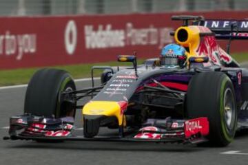 Sebastian Vettel piloto de Red Bull con el nuevo RB10 en Jerez.