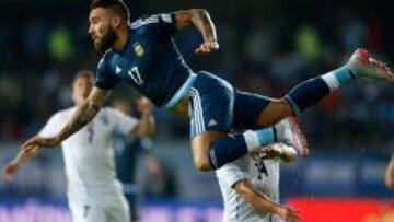 Otamendi, ante Uruguay en la Copa América.