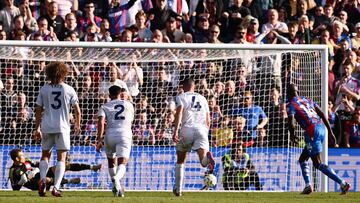 Soccer Football - Premier League - Crystal Palace v Leicester City - Selhurst Park, London, Britain - September 14, 2024 Crystal Palace's Jean-Philippe Mateta scores their second goal from the penalty spot REUTERS/Jaimi Joy EDITORIAL USE ONLY. NO USE WITH UNAUTHORIZED AUDIO, VIDEO, DATA, FIXTURE LISTS, CLUB/LEAGUE LOGOS OR 'LIVE' SERVICES. ONLINE IN-MATCH USE LIMITED TO 120 IMAGES, NO VIDEO EMULATION. NO USE IN BETTING, GAMES OR SINGLE CLUB/LEAGUE/PLAYER PUBLICATIONS. PLEASE CONTACT YOUR ACCOUNT REPRESENTATIVE FOR FURTHER DETAILS..