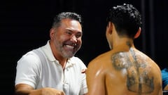 DALLAS, TEXAS - APRIL 09: Boxing promoter Oscar De La Hoya speaks to Ryan Garcia during a media workout at World Class Boxing Gym on April 09, 2024 in Dallas, Texas.   Sam Hodde/Getty Images/AFP (Photo by Sam Hodde / GETTY IMAGES NORTH AMERICA / Getty Images via AFP)
