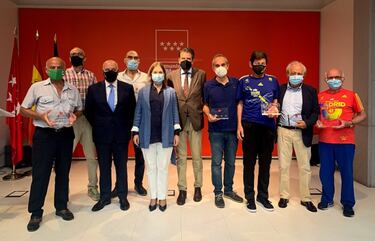 Andrés Sánchez Franco, nacido en el mítico barrio andaluz de la Estación Linares-Baeza y vecino de Pinto desde finales de los años 70, es uno de los siete atletas (junto a Daniel Busnell, Francisco Javier Descalzo, Antonio Gallardo, Rogelio Jiménez, Juan Pedro López y Bernardo Pareja) que ha concluido todas las ediciones de la maratón de Madrid desde 1978. Tiene 73 años e intentará seguir cumpliendo con su objetivo yendo a por la 44ª.