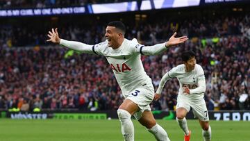 Pedro Porro celebra su gol ante el Nottingham.