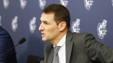 Clos Gómez explica el VAR a Ronaldo y al Valladolid