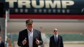 MOON TOWNSHIP, PA - JUNE 11: Republican candidate for President Donald Trump arrives in his plane to speak to supporters at a rally at Atlantic Aviation on June 11, 2016 in Moon Township, Pennsylvania. Jeff Swensen/Getty Images/AFP
== FOR NEWSPAPERS, INTERNET, TELCOS & TELEVISION USE ONLY ==