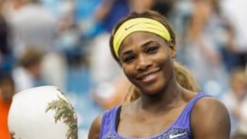Serena Williams con el trofeo del Masters 1.000 de Cincinnati