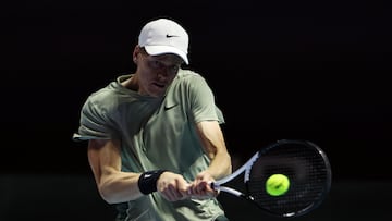 Sinner - Medvedev, en directo: cuartos de final del Six Kings Slam, hoy en vivo online