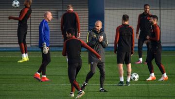 Guardiola, al frente del Manchester City, un equipo que a&uacute;n se est&aacute; haciendo.