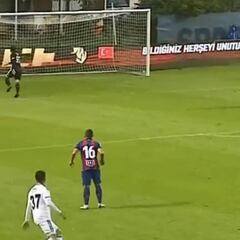 El insólito blooper que sufrió el suplente de Karius en el Besiktas