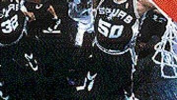 <b>¿REALIDAD O FICCIÓN?.</b> David Robinson bien podría ser de ficción, como Jordan y compañia.