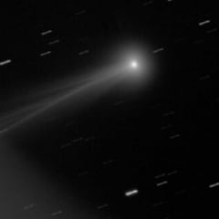 Nuevas imágenes revelan un cambio en el brillo y el color del cometa 3I/ATLAS en su paso por el Sol: “La razón aún no está clara”