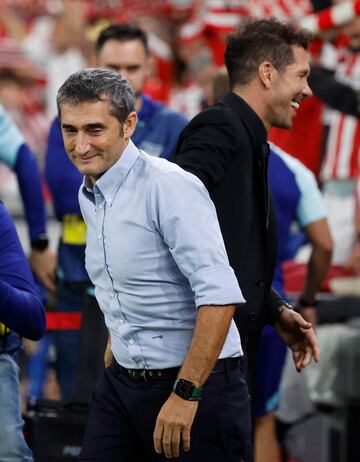 Saludo entre Ernesto Valverde y Diego Pablo Simeone.