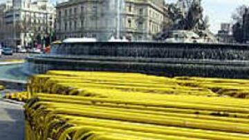 <B>POR SI ACASO</B>. El Ayuntamiento de Madrid ha vallado el monumento por si el Madrid gana y celebra la fiesta con su 'Diosa'.