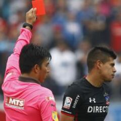 Esteban Pavez recibe seis fechas de sanción por escupir a un rival