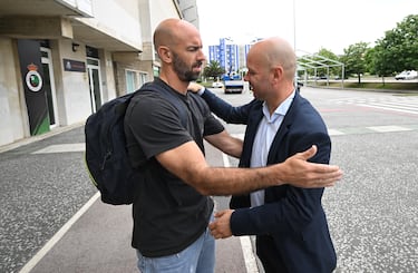 
340 partidos en Primera. El medio vistió la camiseta de Racing, CD Logroñés, Atlético, Valladolid, Mallorca y Mirandés, club donde colgó las botas en 2013. Luego ha ejercido como ayudante de Pedro Munitis en Racing y Ponferradina. En la actualidad es el coordinador de la cantera del club del Sardinero y ha dado el salto a la política con el PRC en la ciudad de Santander, fue elegido como concejal en las elecciones de 2023 pero renunció al alta poco tiempo después.