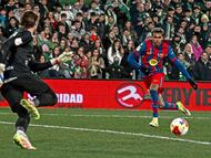 Atención a la soberbia definición de Lamine Yamal con festejo perfecto