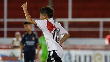 Burgueño celebra uno de sus goles al Real Madrid en la semifinal de The Football Games Cancún 2023.