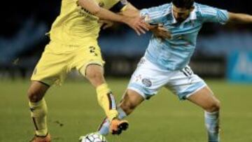 Nolito disputa el bal&oacute;n contra Mario Gaspar en el enfrentamiento entre Villareal contra el Celta de Vigo.