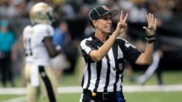 Sarah Thomas ha llegado a la NFL después de ser la primera mujer árbitro en la NCAA y de formar parte del programa de desarrollo del arbitraje de la NFL.