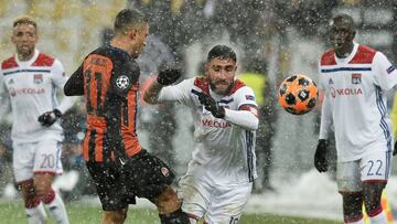 Shakhtar Donetsk's Ukrainian midfielder Marlos (L) and Lyon's French forward Nabil Fekir (C) vie for the ball during the UEFA Champions League, Groupe F football match FC Shakhtar Donetsk and Olympique Lyonnais on NSK Olimpiyskyi stadium in Kiev