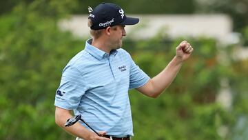 Russell Knox reacciona tras un golpe durante la primera jornada del  Mayakoba Golf Classic en El Camale&oacute;n Golf Club de Playa del Carmen, M&eacute;xico.