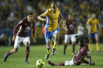 El argentino es la pieza angular del actual campeón de la Liga MX. Liderando siempre estadísticas en pases completados, tiene una capacidad impresionante para empezar las jugadas y sacar la pelota de manera pulcra y elegante.