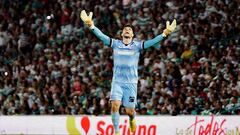 MEX6904. TORREÓN (MÉXICO), 16/10/2022.- Tiago Volpi del Toluca celebra un gol anotado al Santos, durante un juego de Cuartos de Final del torneo Apertura 2022 de la Liga MX hoy, celebrado en el estadio Corona, en la ciudad de Torreón, Coahuila (México). EFE/Víctor Cruz
