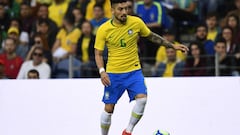 PORTO, PORTUGAL - MARCH 23: Alex Telles of Brazil in action during the international friendly match between Brazil and Panama at Estadio do Dragao on March 23, 2019 in Porto, Portugal. (Photo by Octavio Passos/Getty Images)