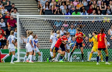 Irene Paredes anotó el primer tanto para España, que supuso el 1-1 en el marcador.