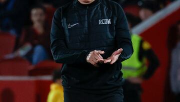 PALMA DE MALLORCA (ESPAÑA), 18/02/2024.- El entrenador mexicano del Mallorca, Javier Aguirre, reacciona este domingo, durante la jornada 25 de LaLiga EA Sports, entre el Real Mallorca y la Real Sociedad, en el estadio de Son Moix de Palma de Mallorca (Islas Baleares). EFE/ Cati Cladera