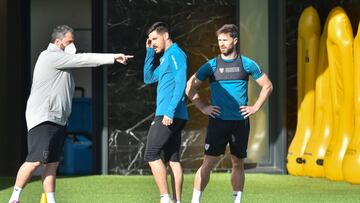 Yuri Berchiche y Yeray Álvarez en Lezama.