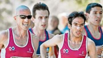 <b>PENTACAMPEÓN. </b>De la Ossa (491), al lado de Chema Martínez.