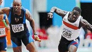 <b>REMONTADA.</B> J. J. Johnson rebasa en la línea de meta al inglés Dwaine Chambers.