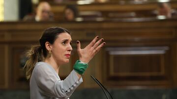 La ministra de Igualdad, Irene Montero, interviene durante una sesión plenaria en el Congreso de los Diputados, a 16 de febrero de 2023, en Madrid (España). La Ley Trans y la del aborto, culminan su tramitación parlamentaria, con su aprobación definitiva por parte del Gobierno. Los socios del Ejecutivo, PSOE y Podemos, votarán ambas normativas, mientras siguen enfrentados por la reforma de la Ley del 'sólo sí es sí'. Aunque en un principio se pretendía aprobar definitivamente esta ley en el Senado, unas correcciones técnicas han obligado a la Ley Trans ha regresar este jueves al Congreso. Por otro lado, el Congreso también ha aprobado la ley orgánica por la que se modifica la Ley de salud sexual y reproductiva y de la interrupción voluntaria del embarazo, que llega al Congreso después de que el Pleno del Senado diera luz verde al texto la semana pasada.
16 FEBRERO 2023;ABORTO;LEY TRANS;CONGRESO;TRAMITACIÓN;POLITICOS
Marta Fernández Jara / Europa Press
16/02/2023