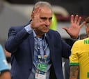 Tite cambia medio equipo para el partido de Brasil contra Perú