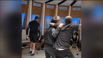 El Man City festeja en vestuario cantando con Noel Gallagher